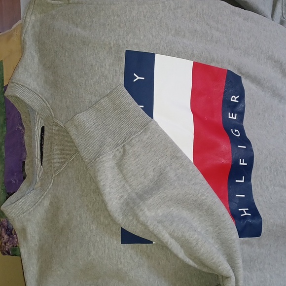 New Tommy Hilfiger sweatshirt - Picture 2 of 5